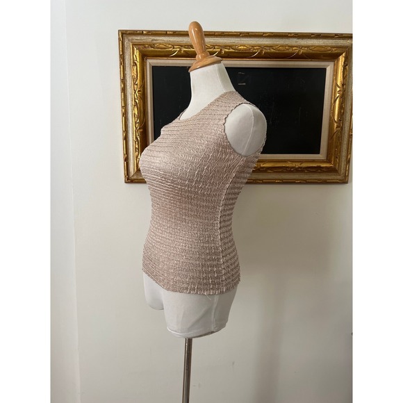 1990's crinkled pleated plisse beige cream polyester sleeveless crew neck top - Picture 4 of 8
